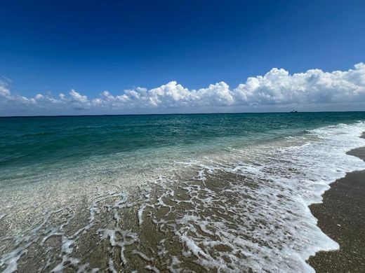 Residential complexes in Palm Beach Shores, Palm Beach