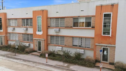 Residential complexes in Miami Beach, Miami-Dade