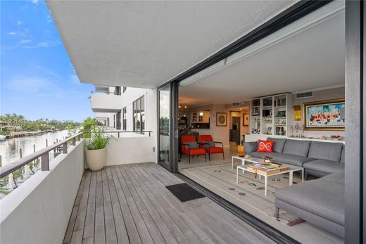 Residential complexes in Bay Harbor Islands, Miami-Dade