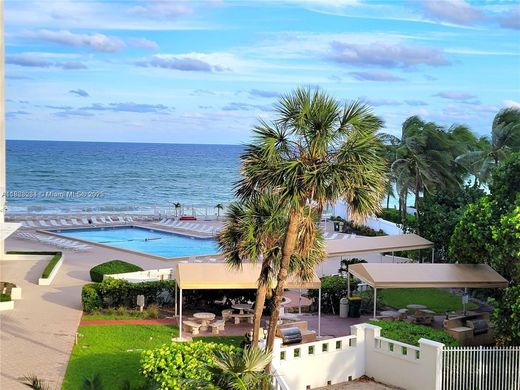 Residential complexes in Hollywood, Broward County
