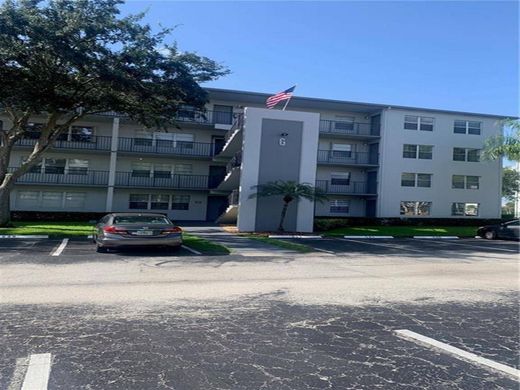 Residential complexes in Pembroke Pines, Broward County