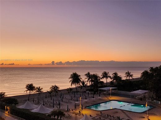 Complexes résidentiels à Hallandale Beach, Comté de Broward