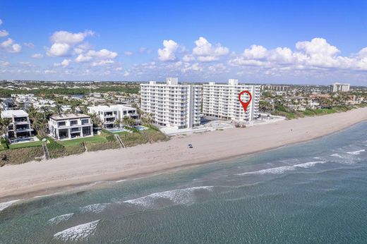 Residential complexes in Highland Beach, Palm Beach