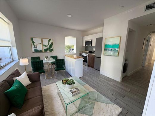 Residential complexes in Miami Beach, Miami-Dade