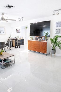 Villa in Hallandale, Broward County