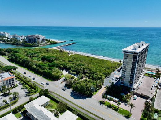 Residential complexes in Boca Raton, Palm Beach