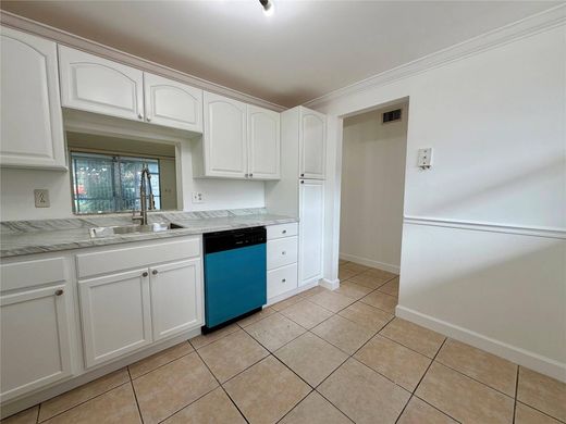 Residential complexes in Hallandale, Broward County