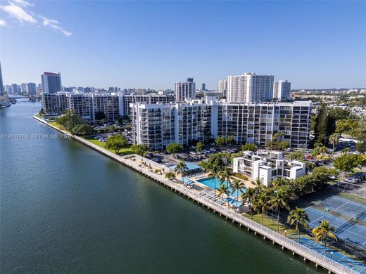 Residential complexes in Hallandale, Broward County