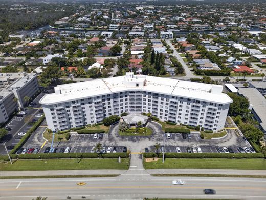 Residential complexes in Boca Raton, Palm Beach