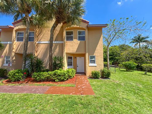 Townhouse in Coral Springs, Broward County