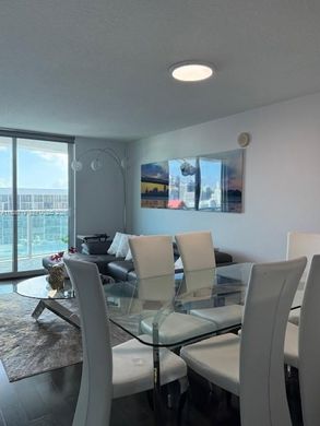 Complesso residenziale a Miami, Miami-Dade County