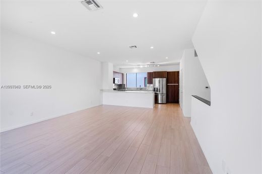 Residential complexes in Fort Lauderdale, Broward County