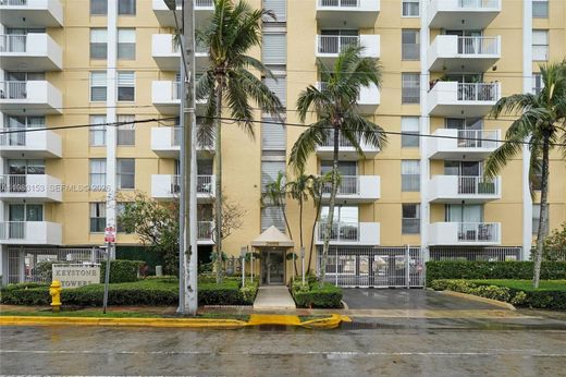 Residential complexes in North Miami, Miami-Dade