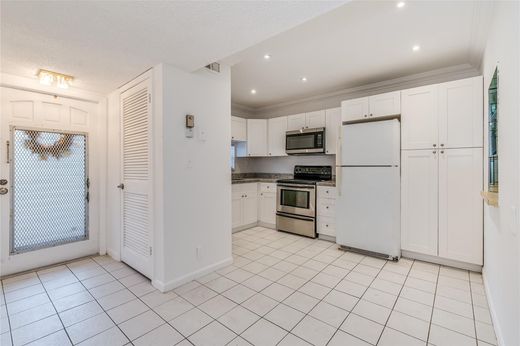 Residential complexes in Pembroke Pines, Broward County