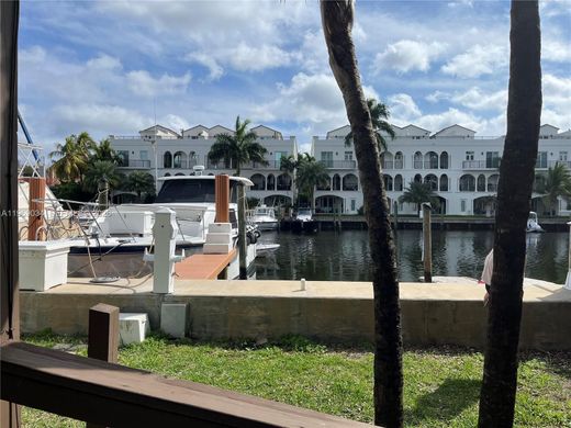 Residential complexes in Fort Lauderdale, Broward County
