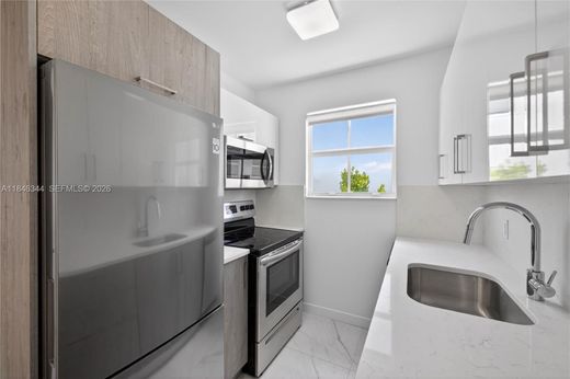 Residential complexes in Miami Beach, Miami-Dade