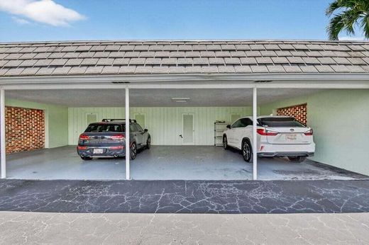 Residential complexes in Atlantis, Palm Beach