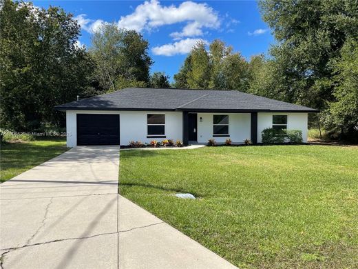 Villa in Arbors of Ocala Mobile Home Park, Marion County