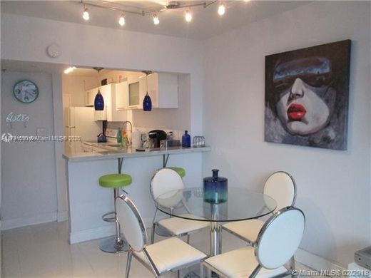 Residential complexes in Miami Beach, Miami-Dade