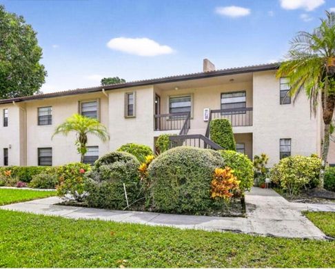 Residential complexes in Boca Raton, Palm Beach