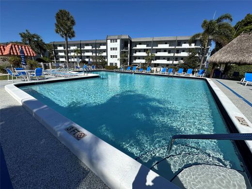 Residential complexes in Pompano Beach, Broward County