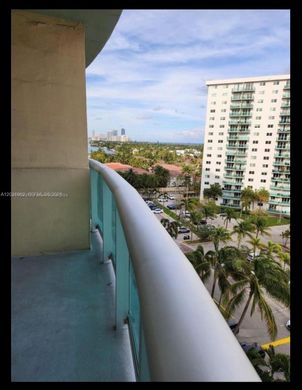 Residential complexes in Sunny Isles Beach, Miami-Dade