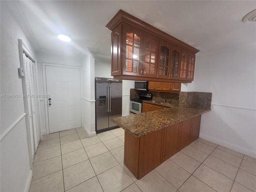 Kamienica w Hialeah, Miami-Dade County