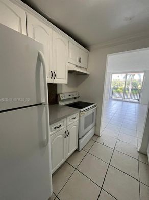 Complesso residenziale a North Miami Beach, Miami-Dade County