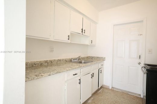 Residential complexes in Miami Beach, Miami-Dade