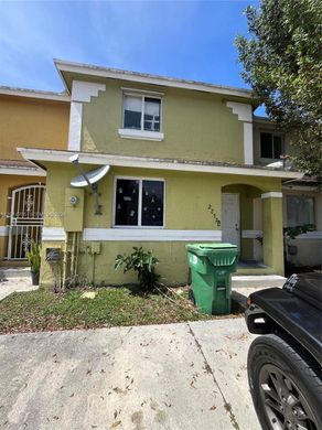 Townhouse in Opa-locka North  (historical), Miami-Dade
