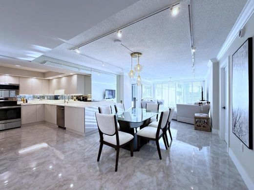 Residential complexes in South Palm Beach, Palm Beach