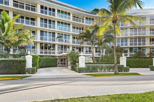 Residential complexes in Palm Beach, Florida
