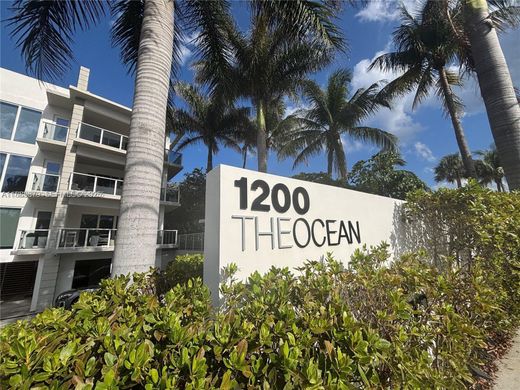 Residential complexes in Hillsboro Beach, Broward County