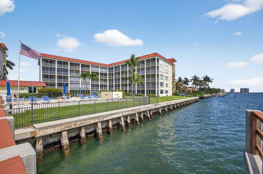 Residential complexes in North Palm Beach, Palm Beach