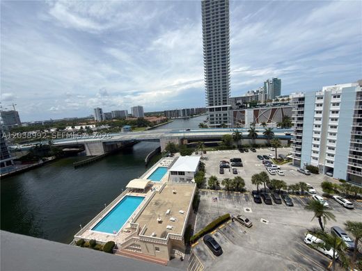 Kamienica w Hallandale Beach, Broward County