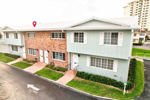 Residential complexes in Lauderdale by the sea, Broward County
