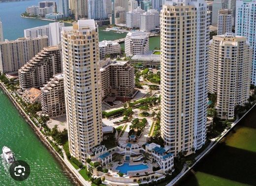 マイアミ, Miami-Dade Countyのアパートメント・コンプレックス