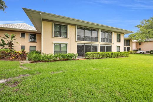 Residential complexes in Tequesta, Palm Beach