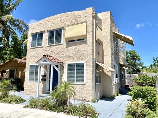 Residential complexes in Lake Worth, Palm Beach