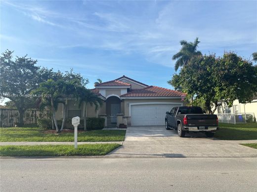 Villa - Pembroke Pines, Broward County