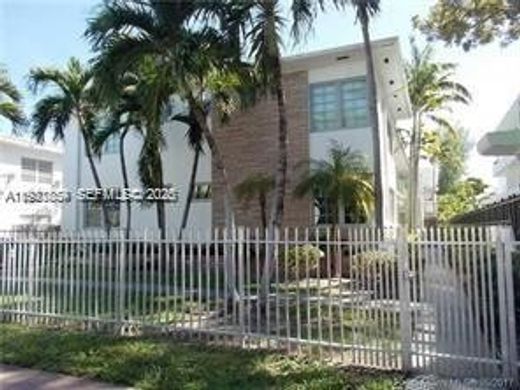 Residential complexes in Miami Beach, Miami-Dade