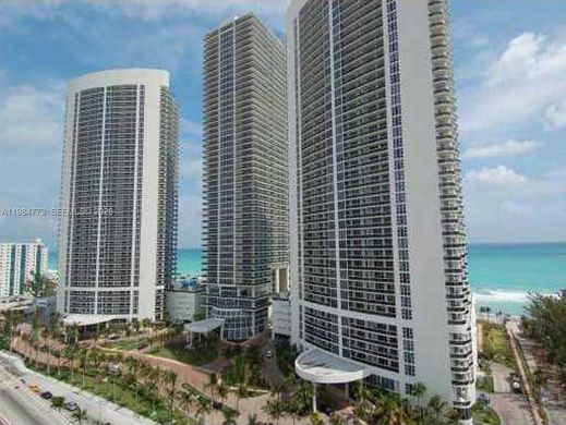 Residential complexes in Hallandale, Broward County