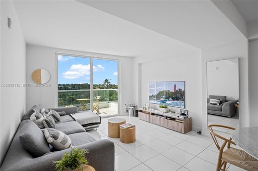 Residential complexes in Miami Beach, Miami-Dade