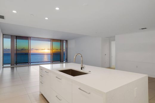 Residential complexes in Fort Lauderdale, Broward County