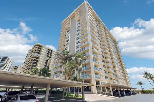 Residential complexes in Palm Beach Shores, Palm Beach