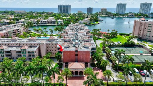Residential complexes in Boca Raton, Palm Beach