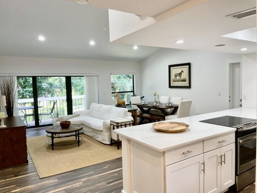Residential complexes in Wellington, Palm Beach