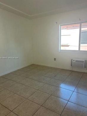 Residential complexes in Miami Beach, Miami-Dade