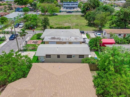 Villa in Hallandale, Broward County