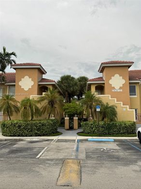 Townhouse in Pembroke Pines, Broward County